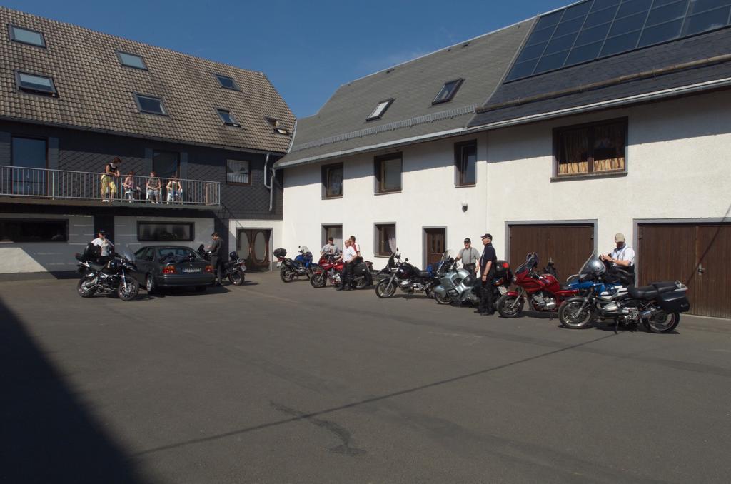 Hubertushof Monteurunterkunft Гостевой дом 2*